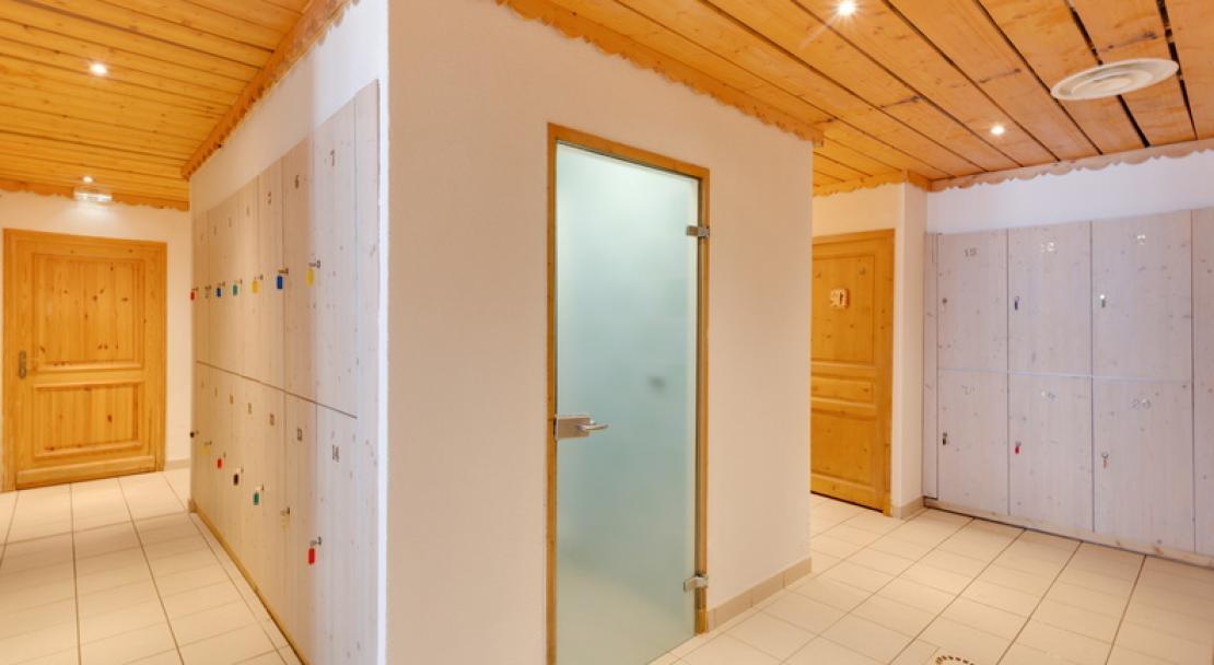 Steam room hammam wellness relaxation area Chalet Adonis Les Menuires LVH