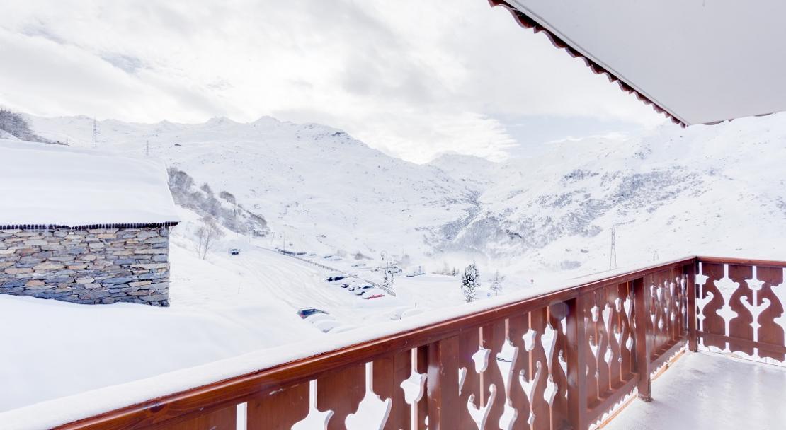 Snowy balcony mountain scene Les Menuires apartment Chalet Adonis LVH