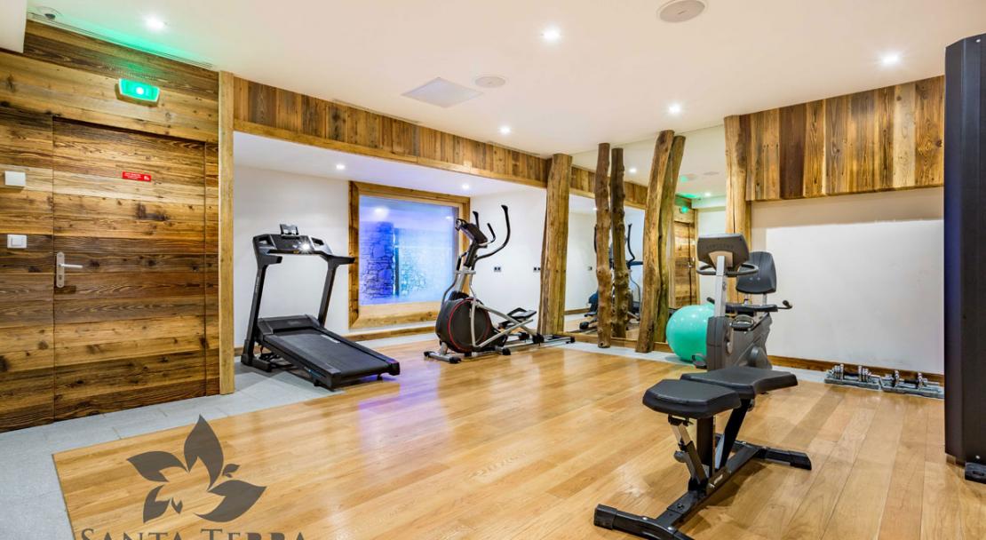 Gym exercise room treadmill step machine wellness Residence Santa Terra Tignes Les Brevieres