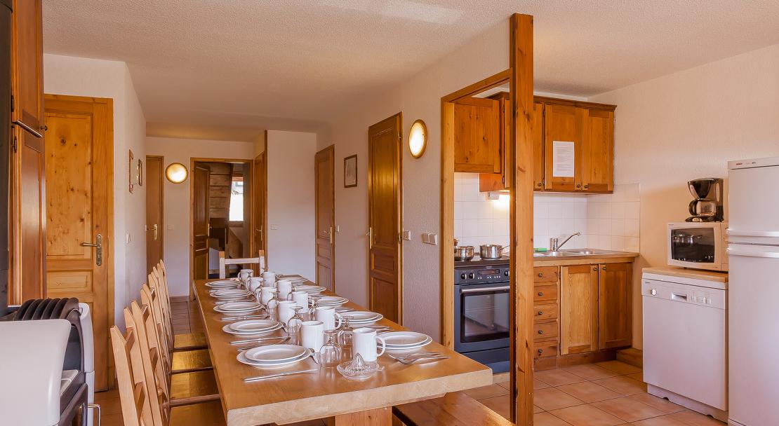 Val Chaviere large apartment dining and kitchen area; Copyright: Les Balcons