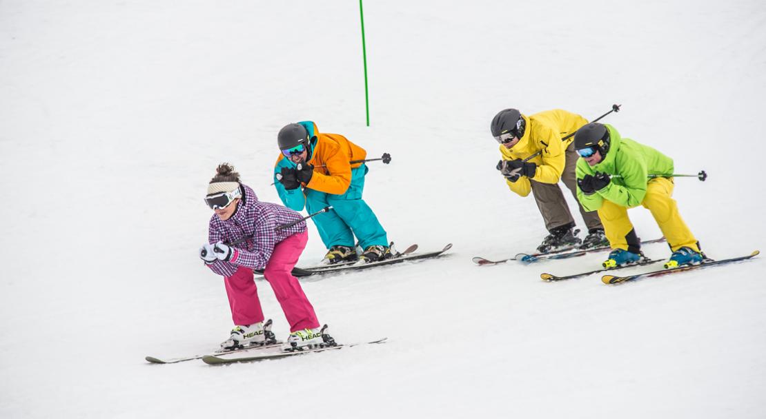 Group of skiers in Alpe d'Huez; Copyright: Propaganda / Alpe d'Huez Tourisme